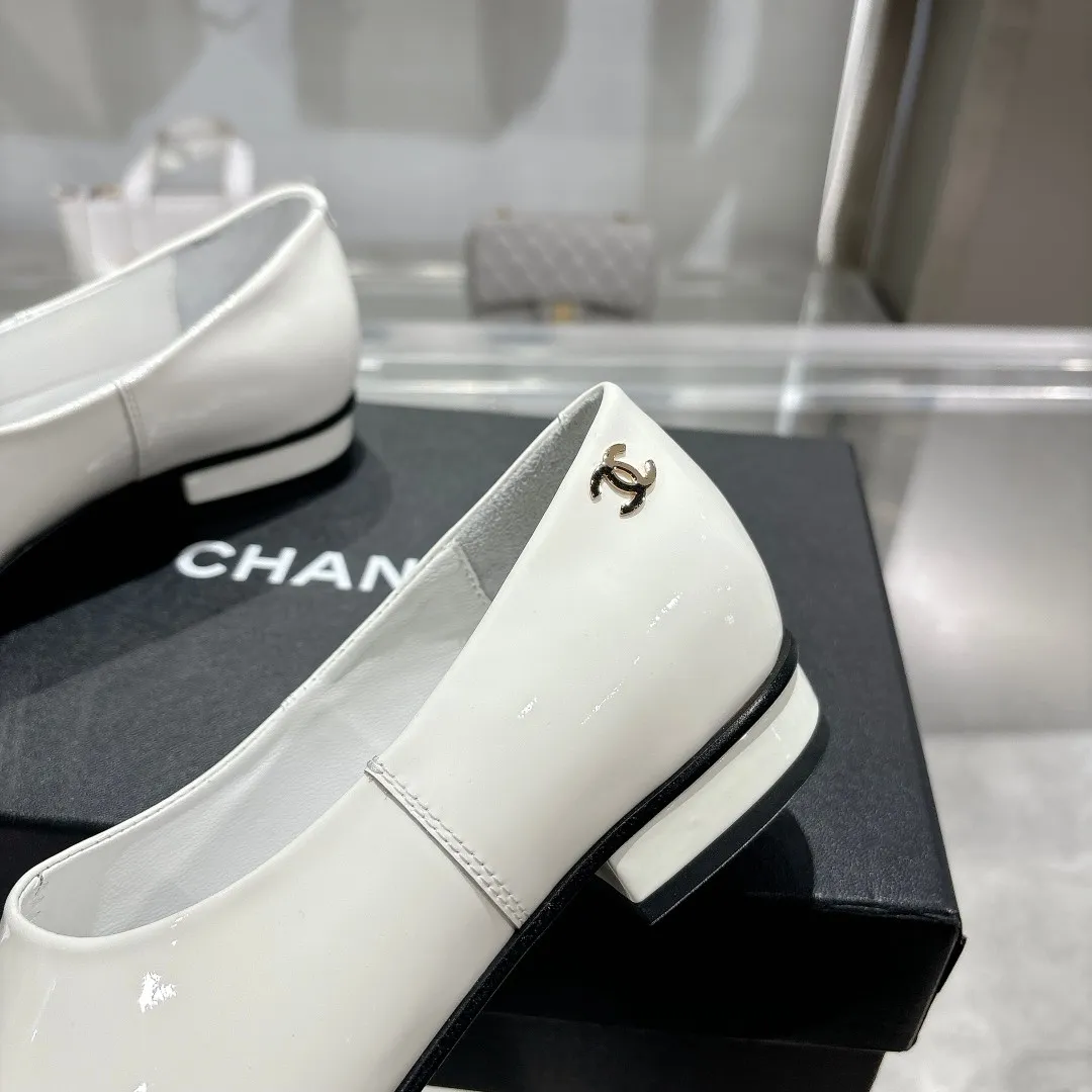 💕💕Factory direct selling price p380💕💕 Genuine leather sole +40 25C early spring new Chanel loafers; Fabric: patent leather: color black; white; burgundy, code number: 5-40; (custom-made 41 custom-made, non-returnable), rubber sole genuine leather sole +40